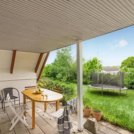Amazing Home In Logstrup With Kitchen Exterior foto