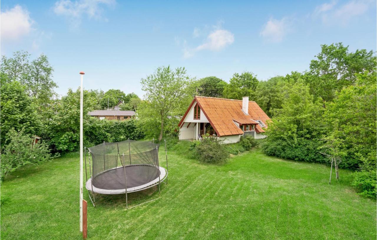 Amazing Home In Logstrup With Kitchen Exterior foto